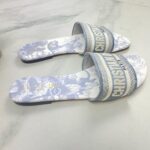 Dw*ay Women Slide - Image 3